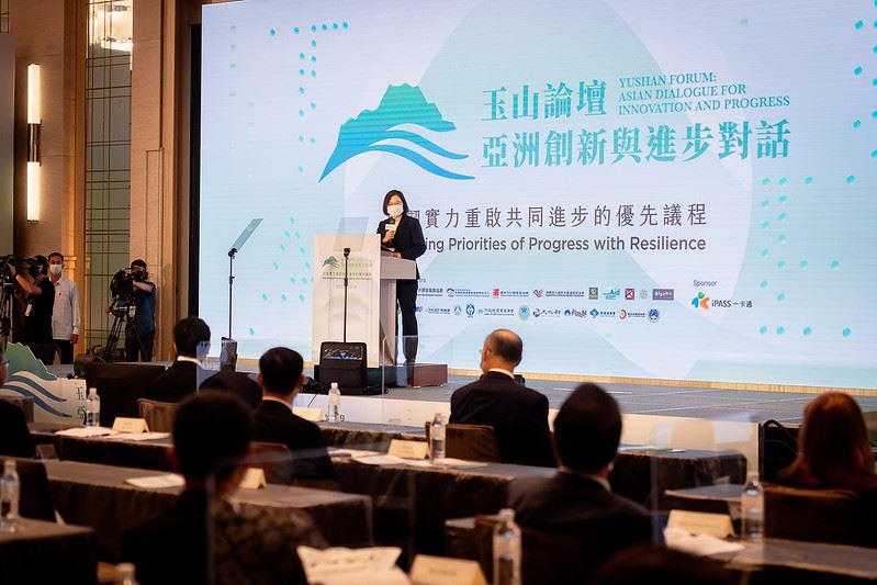 蔡英文總統今(8)日上午出席「2021玉山論壇:亞洲創新與進步對話」開幕式