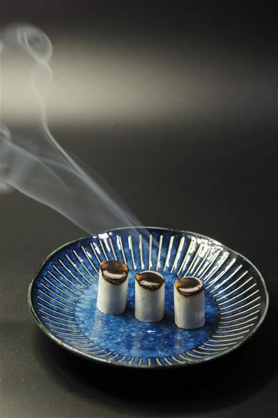 青草外用可用於灸治、煎煮成青草浴湯,或手工皂等清潔用品。