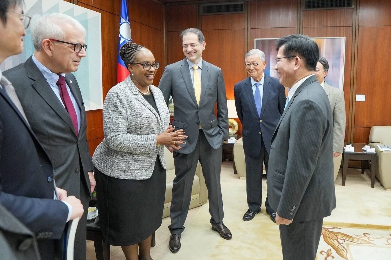 外交部長林佳龍與「世界醫師會」訪團交流。