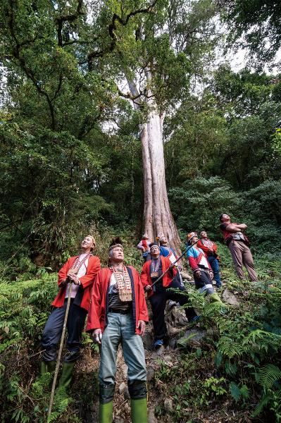 採訪當天部落老中青三代都到了，大家懷抱著希望，要讓世代相傳的山林守望，在當代展開新的可能。