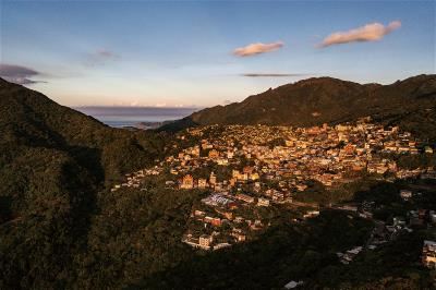 金黃閃耀的浪漫山城：絢燦與質樸並存的九份