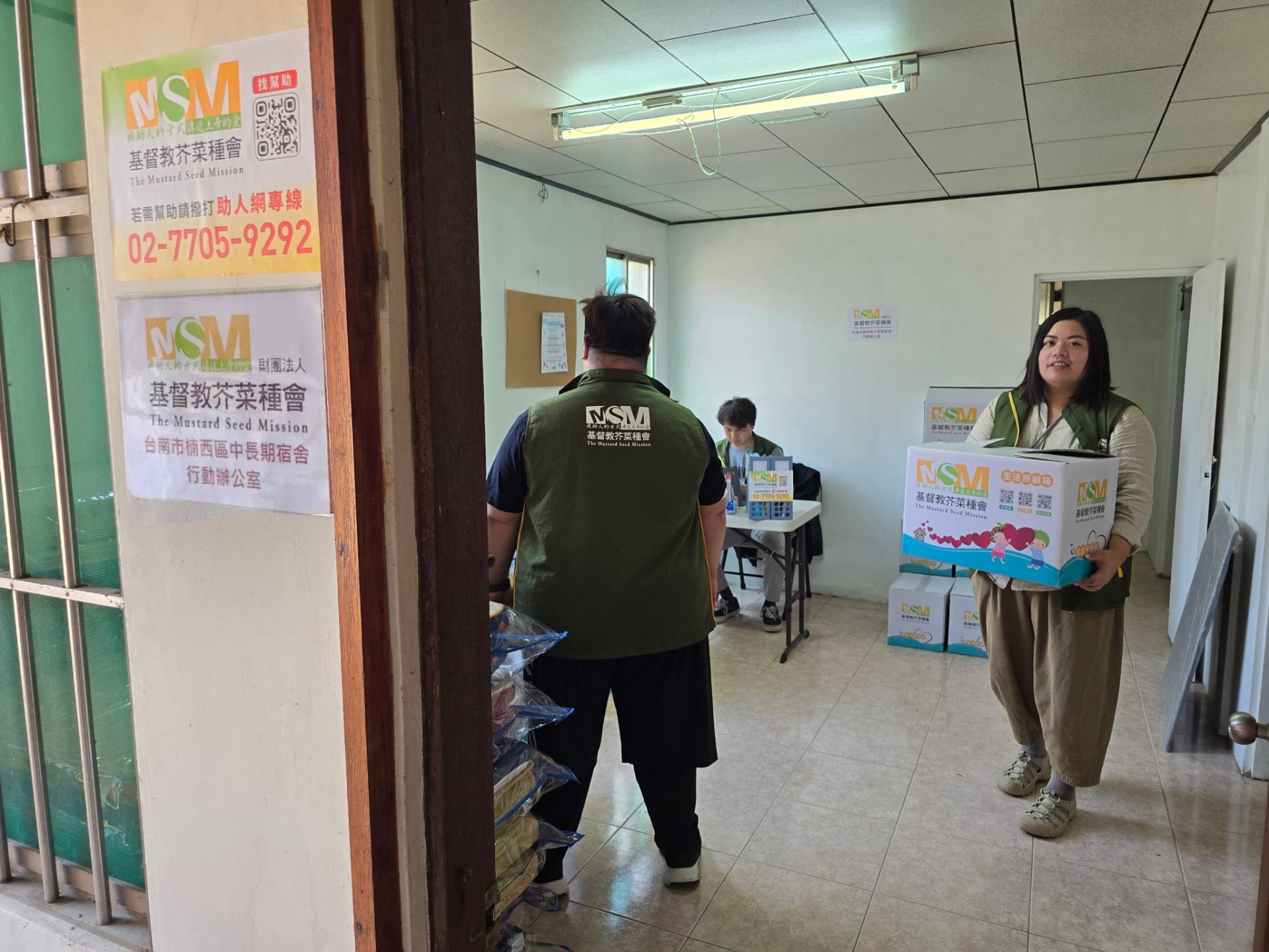 芥菜種會成立行動辦公室,就近服務安置區災民。(芥菜種會提供)