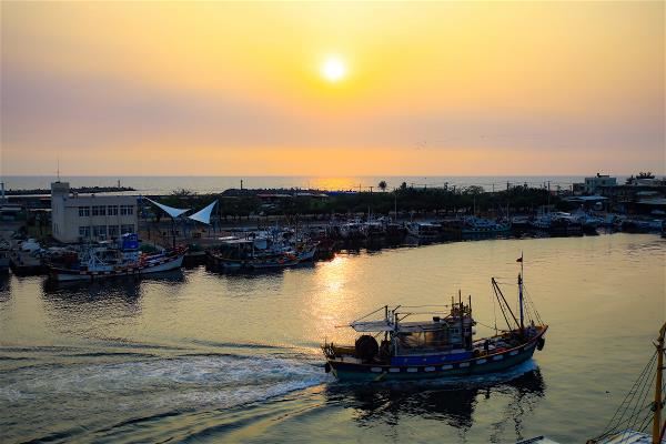 If the marine ecology were to collapse, the fishing industry could not survive. (photo by Jimmy Lin)