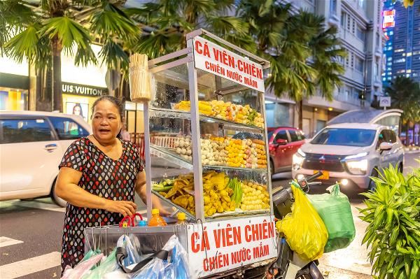 越南小吃文化精彩，走在街頭，常能邂逅引人食指大動的庶民美味。