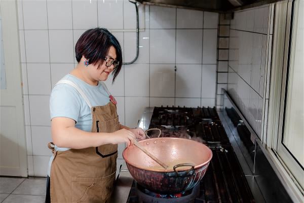 要創造果醬的前味、中味、後韻，處理過程細瑣且繁複，但也因此成就柯亞的果醬風格。