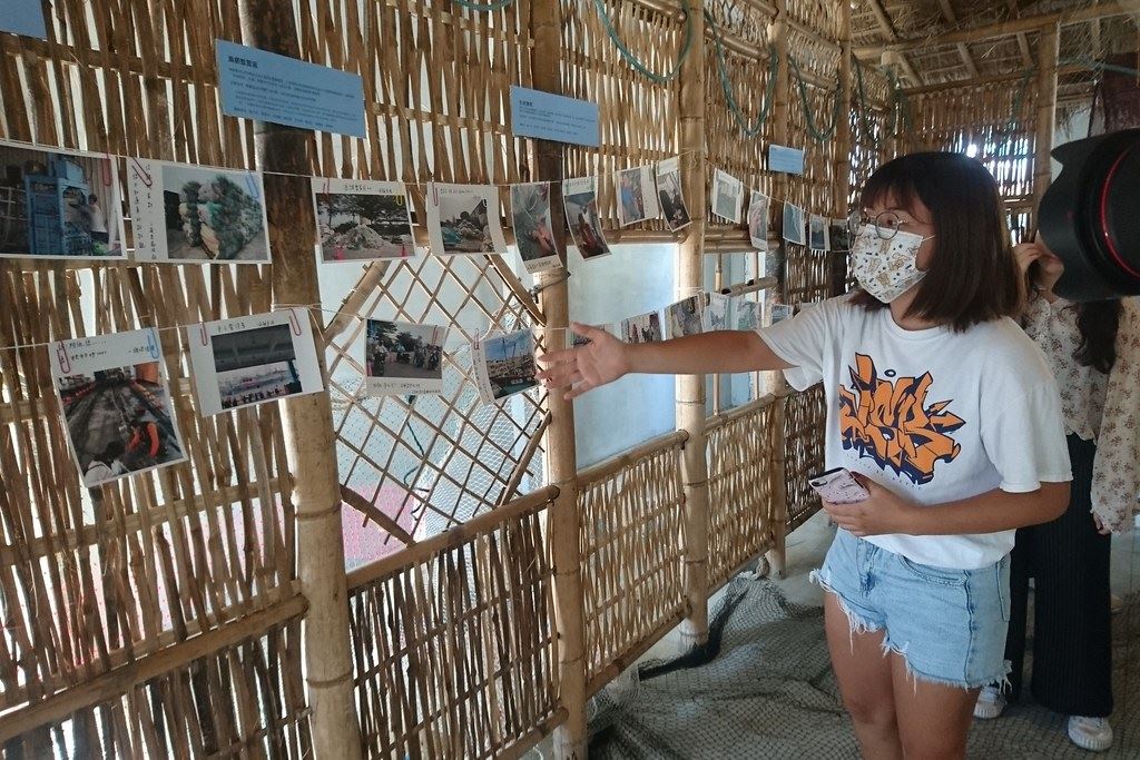 中山大學社會系學生說明進行廢漁網回收再利用的調查過程和發現。攝影:李育琴