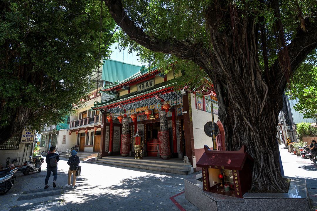 台南中西區的清水寺前有枋溪經過，雖不見溪，但透過聆聽便能找到線索。
