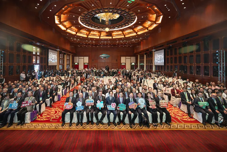 總統和與會貴賓合影