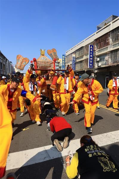 媽祖出巡，是民眾與祂距離最近的時刻。