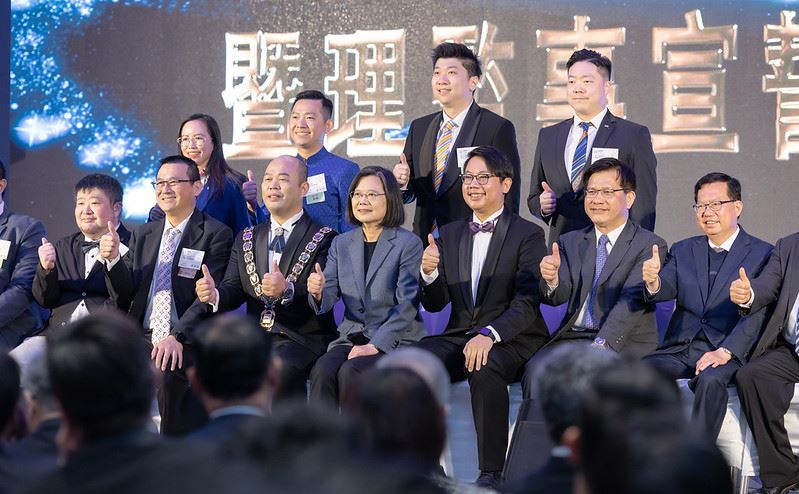 總統與出席人員合影