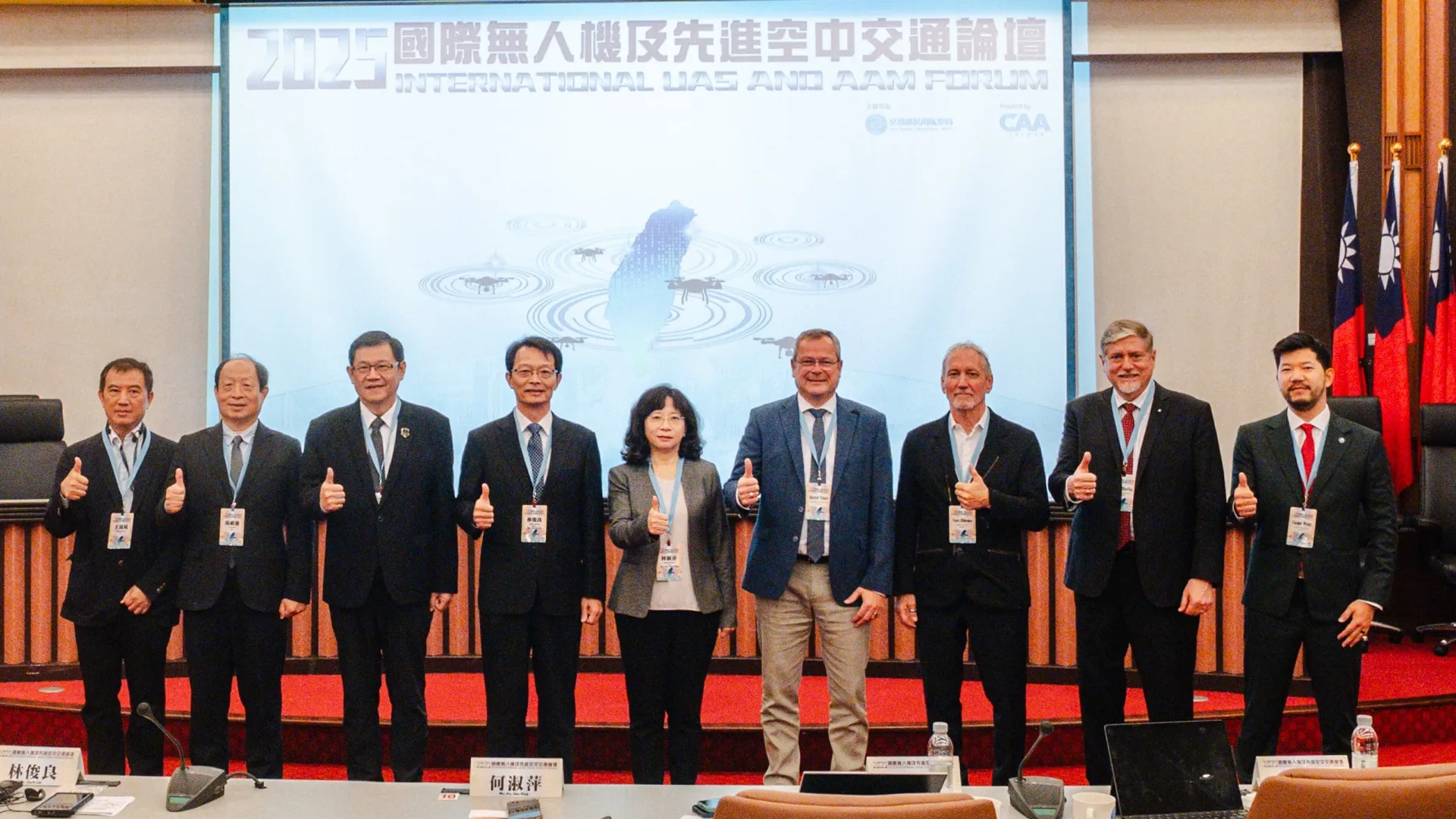 外交部NGO國際事務會江振瑋執行長(左3)出席2025國際無人機及先進空中交通論壇