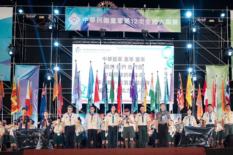 總統與現場幼童軍一同重溫童軍諾言及合唱中華民國童軍歌