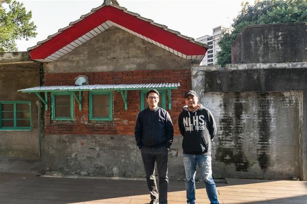陳瑋鴻（左）和邱子軒（右）合力讓新世代重新認識「馬祖新村」。