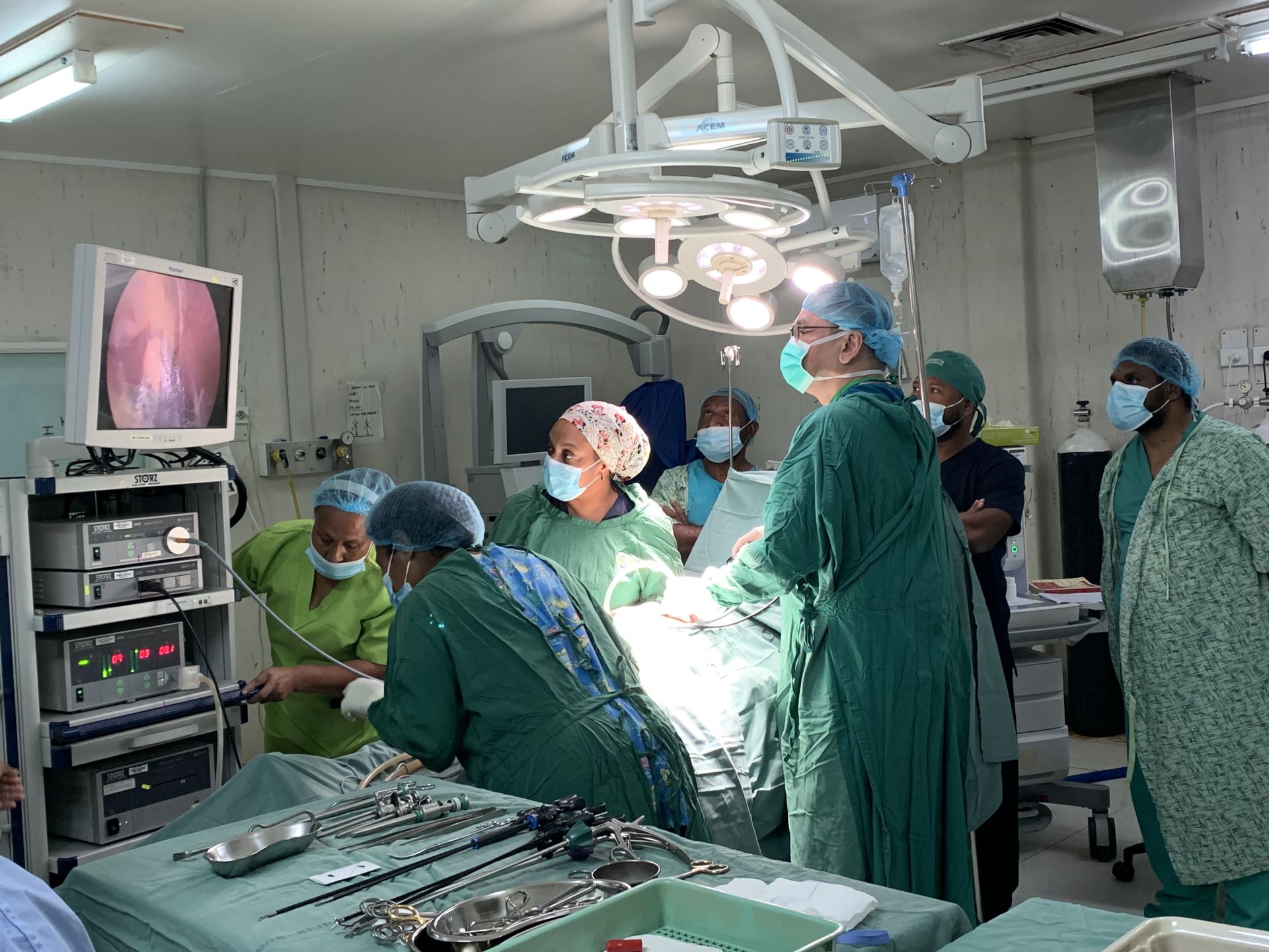 Dr. Edie guides laparoscopic hernia surgery