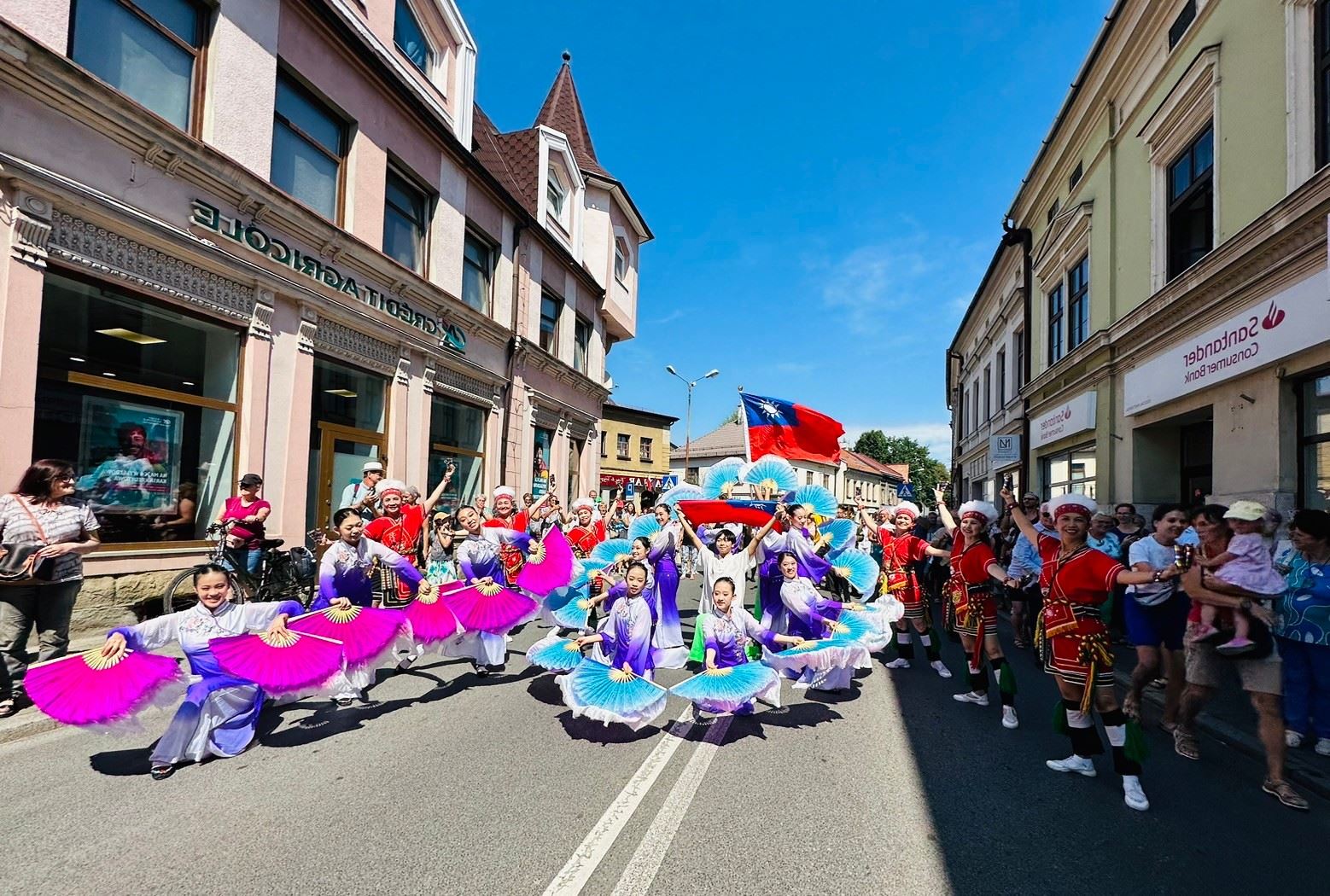 中華藝術舞蹈團赴波蘭參加「馬佐夫舍地區格羅濟 斯克第二屆世界文化藝術節」及「第十屆奧波奇諾國際藝術節」