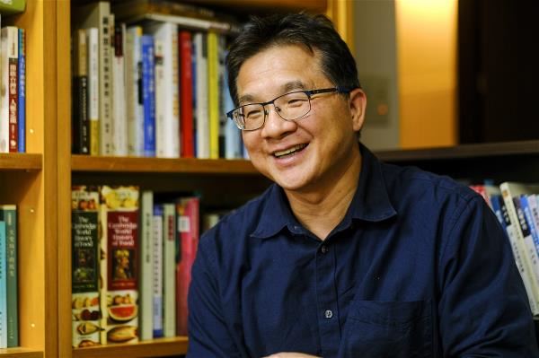 長期研究本土飲食文化的曾品滄認為,市街上的飲料攤,是台灣重要的生活形象。