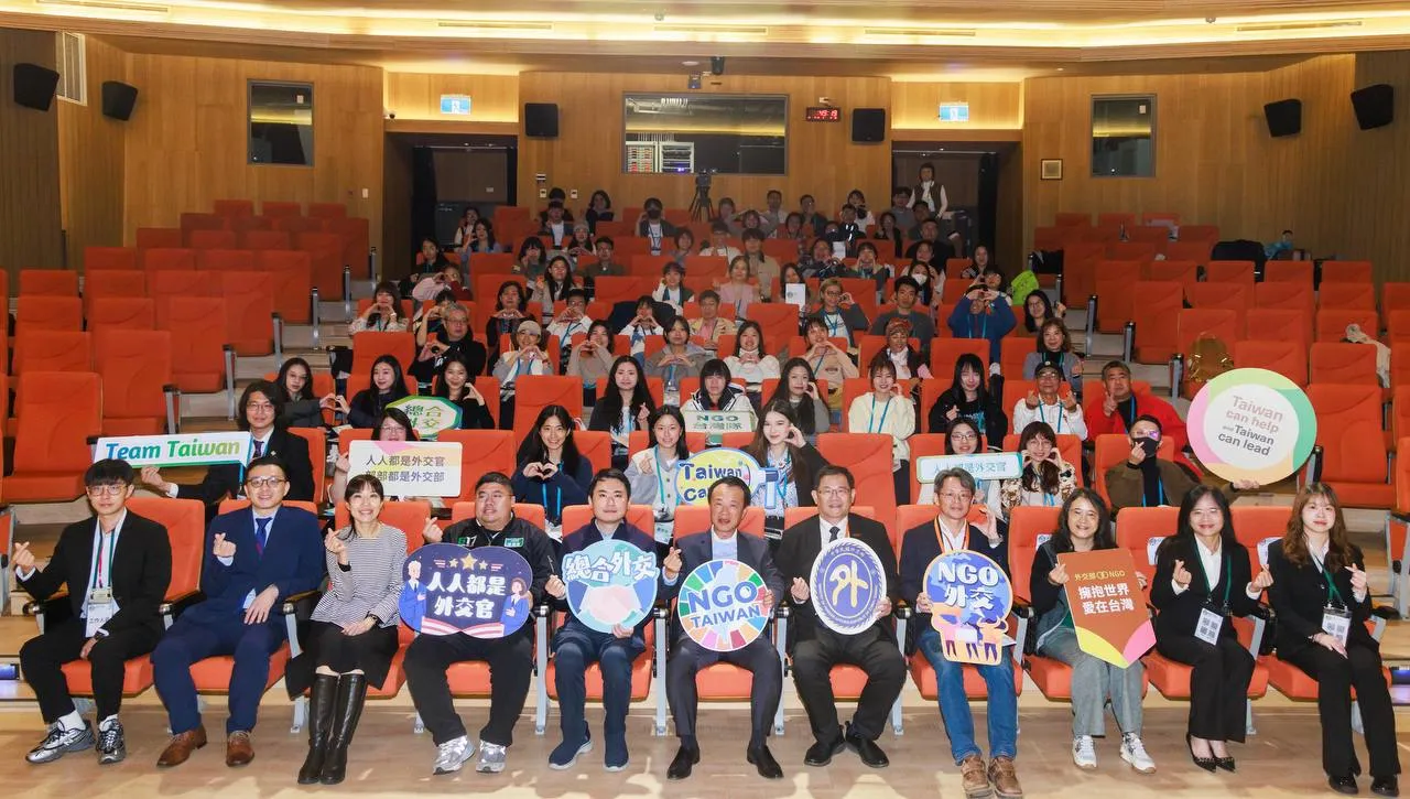 「2025 外交部NGO國際事務人才培訓班」嘉義場學員合影。