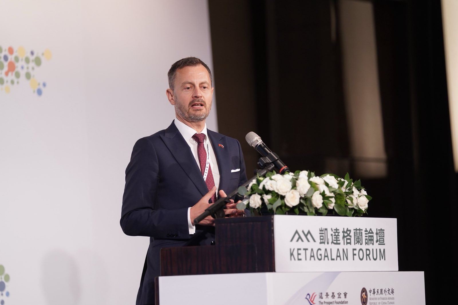 斯洛伐克前總理黑格爾（Eduard Heger）發表午間專題演講。