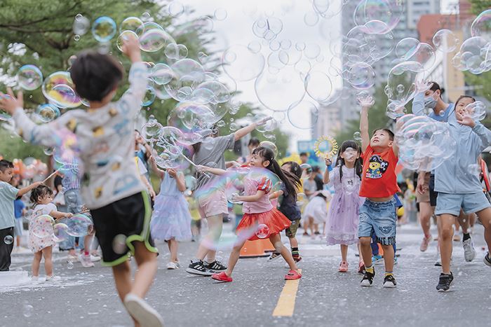 A street closure in the southern city of Kaohsiung provides children with space for free play. (Courtesy of PPFCC)