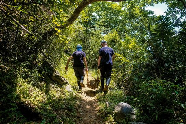 It is thanks to these highly experienced volunteers that park visitors can walk along safe and comfortable trails.