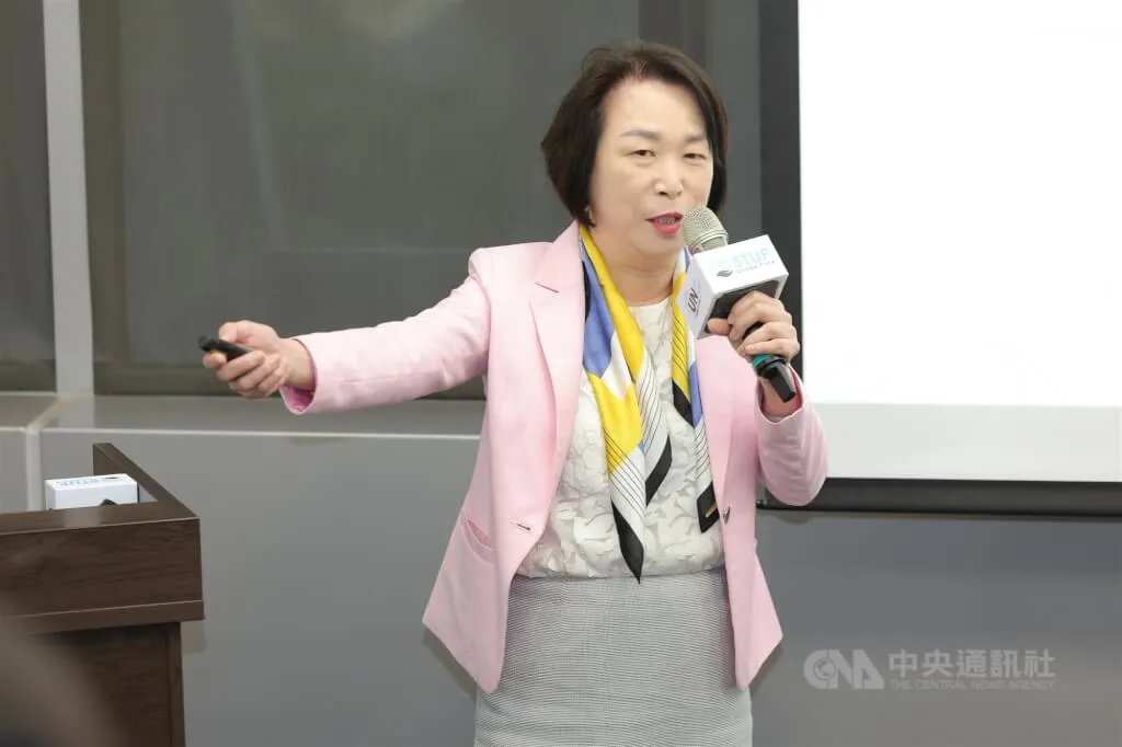 國際蘭馨交流協會中華民國總會總監施秉慧與會分享以國際實務的角度探討女性領導與跨國合作的發展趨勢。