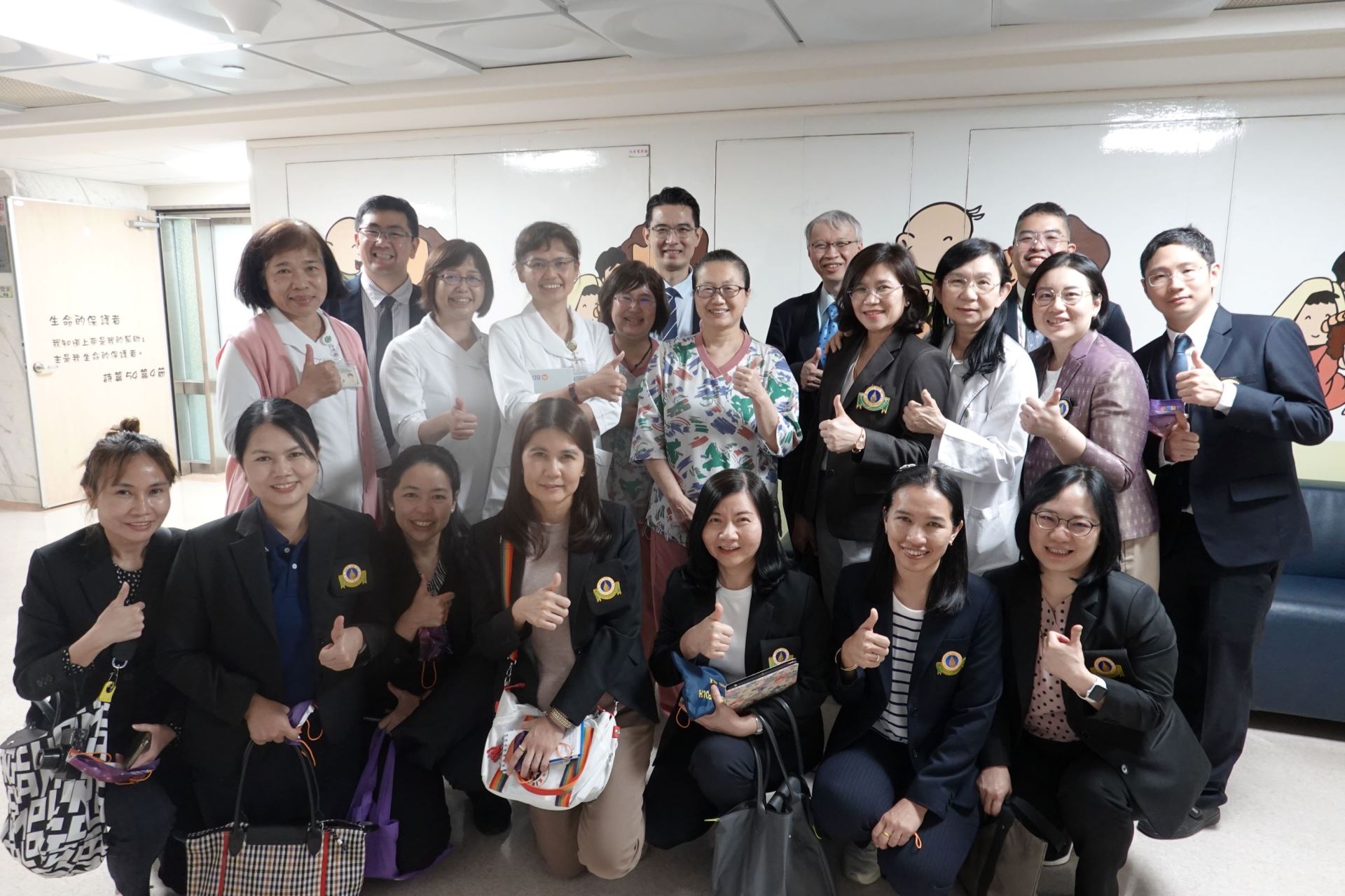 泰國Rama醫院參訪彰基總院智慧護理站