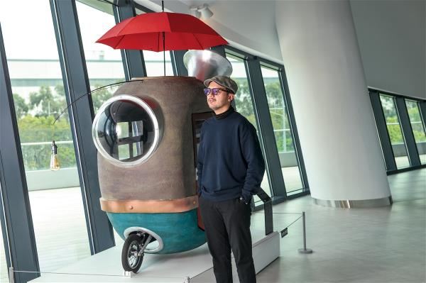 本身就熱愛自行車的藝術家Michael Vincent Manalo,透過一系列的自行車藝術品,述說著人們的故事。