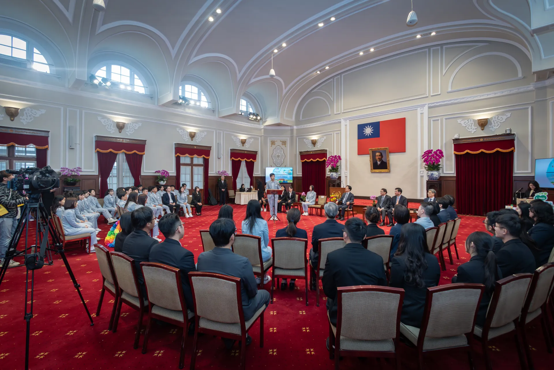 總統接見2025年「國際青年大使交流計畫」訪團及「農業青年大使『新南向』交流計畫」訪團