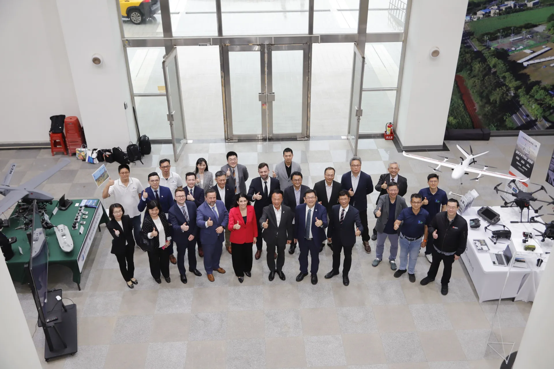 全體人員合影。