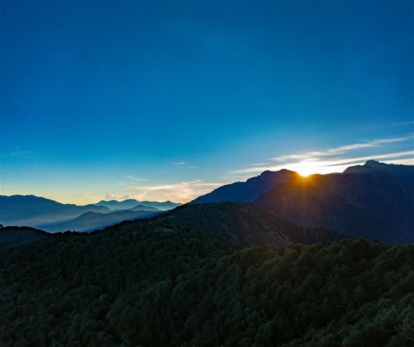 讓無數山友趨之若鶩的玉山頂峰日出。