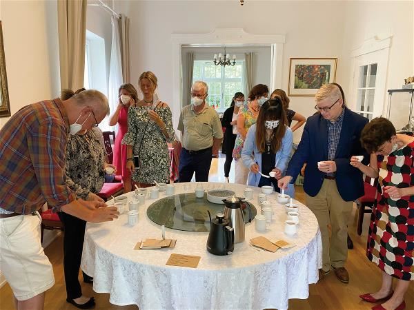 Visitors to a tea tasting in Hamburg sampled and discussed teas in a space filled with the aroma of tea. Leaders of TSTSE, the American Women’s Club of Hamburg, and the Taiwanese Women’s Club of Hamburg also shared stories and made memories. (courtesy of TSTSE)