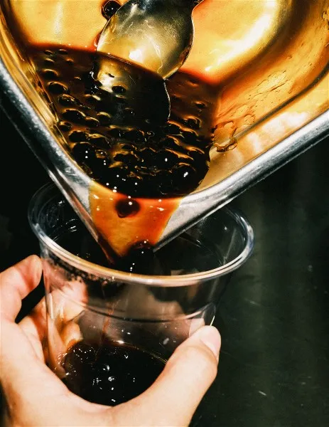 珍珠奶茶的原料採購自台灣的廠商。