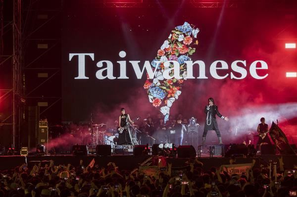 Taiwanese heavy metal music has incorporated local culture in a variety of ways, creating great diversity among bands of this genre. The photo shows Chthonic’s 2019 concert Taiwan Victory Live. (MOFA file photo)
