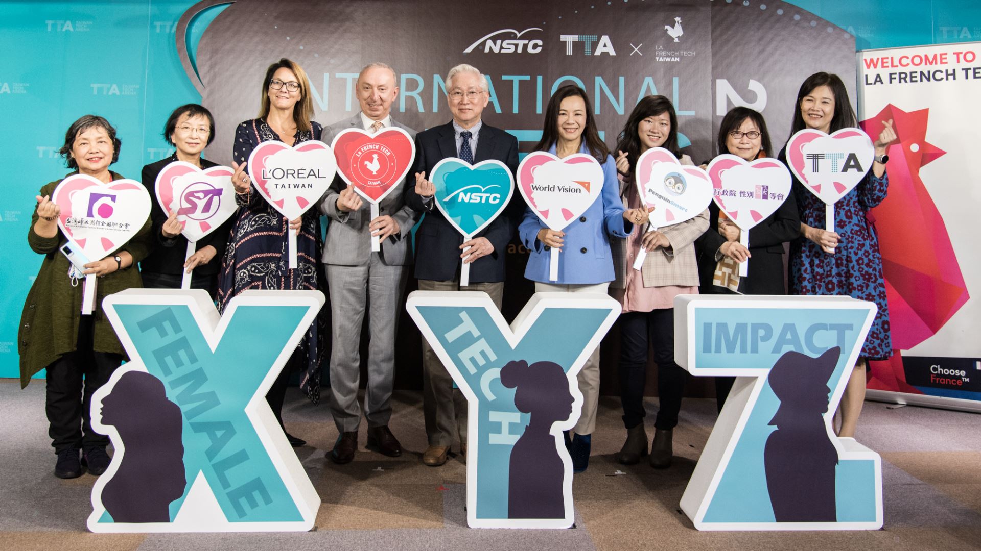 國科會主委吳政忠(左5)與行政院性平委員陳曼麗(左起)、台灣女科技人協會理事長林滿玉、台灣萊雅總裁師逸樺(Eva Leihener-Stefan)、法國在台協會主任公孫孟(Jean-François CASABONNE-MASONNAVE)、台灣世界展望會前董事長鄒開蓮、啟兒寶創辦人王信懿、行政院性平委員葉德蘭、國科會產學處處長許增如於TTA 科技女力 XYZ 座談會合影