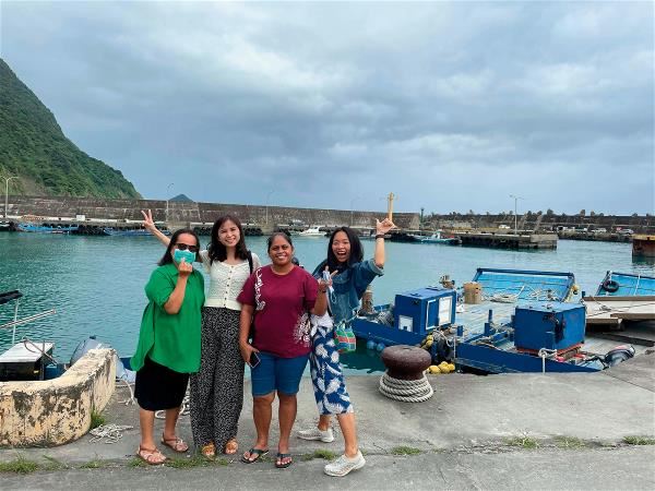 Peggy Liao (right) acted as guide for Nauru’s first lady (left) on a trip to Yilan County.