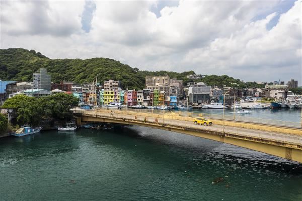 連結基隆與和平島的和平橋，是台灣第一座跨海大橋。