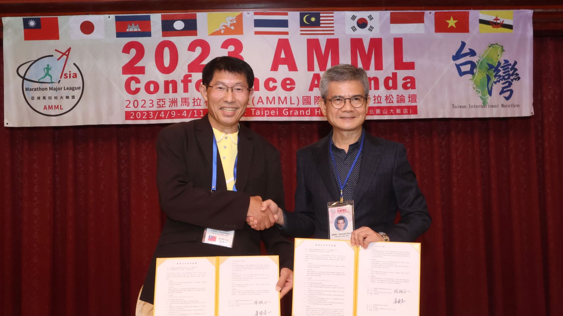亞洲大聯盟與鼎麗綠色運動簽約合作推廣零排碳賽事，圖為亞盟主席盧瑞忠(左)與鼎麗綠色運動總經理林純正(右)