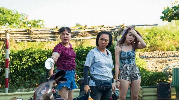 《手事業》呈現了底層社會裡女性的處境，以中年實力派女演員為主角，是女影引導的不同觀影視角。