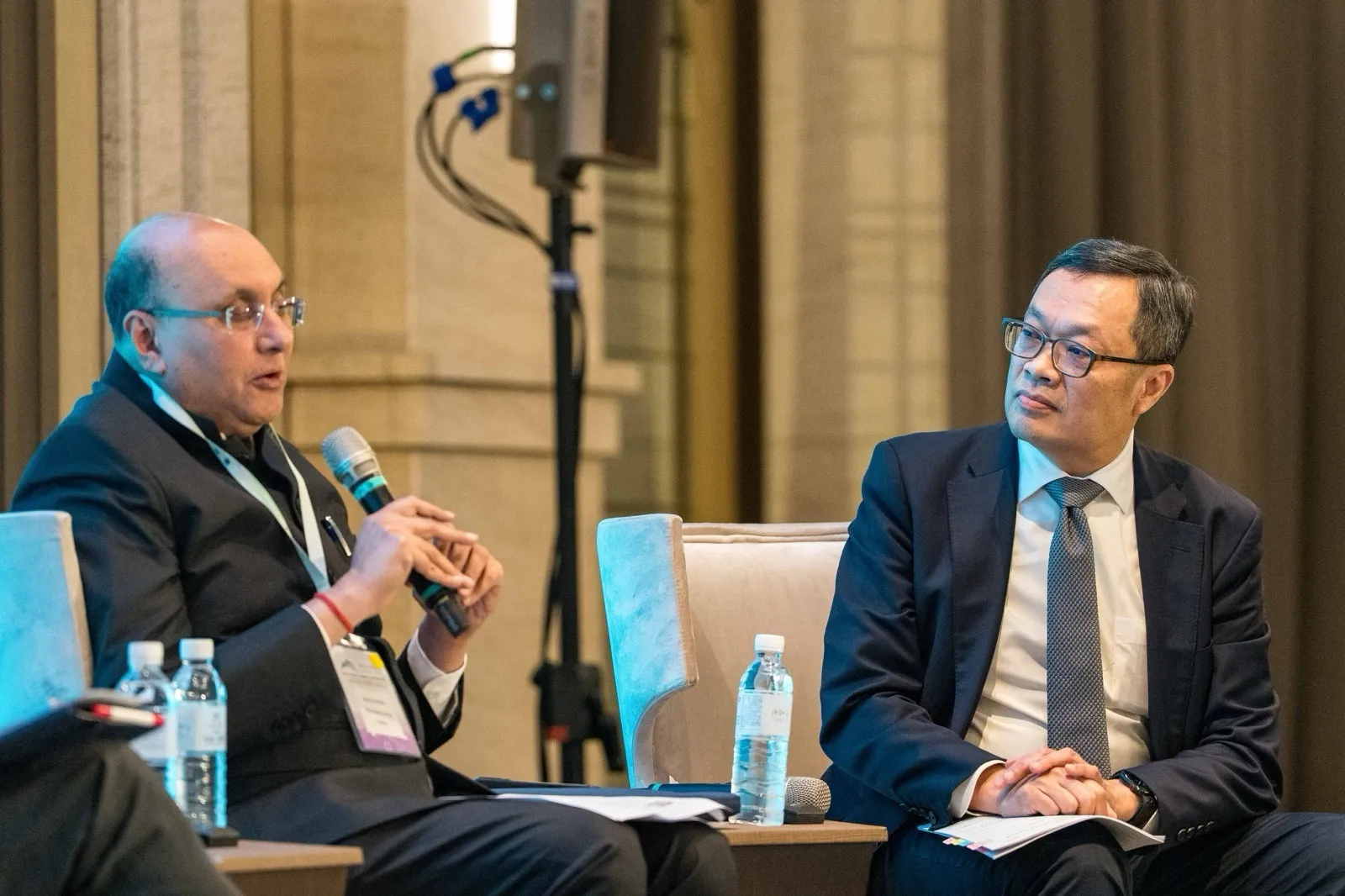 外交部政務次長陳明祺主持聆聽印度外賓發言。