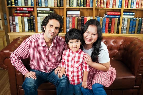 因妻子在台灣落地生根的許善德，時光荏苒，如今已是甜蜜的三口之家。