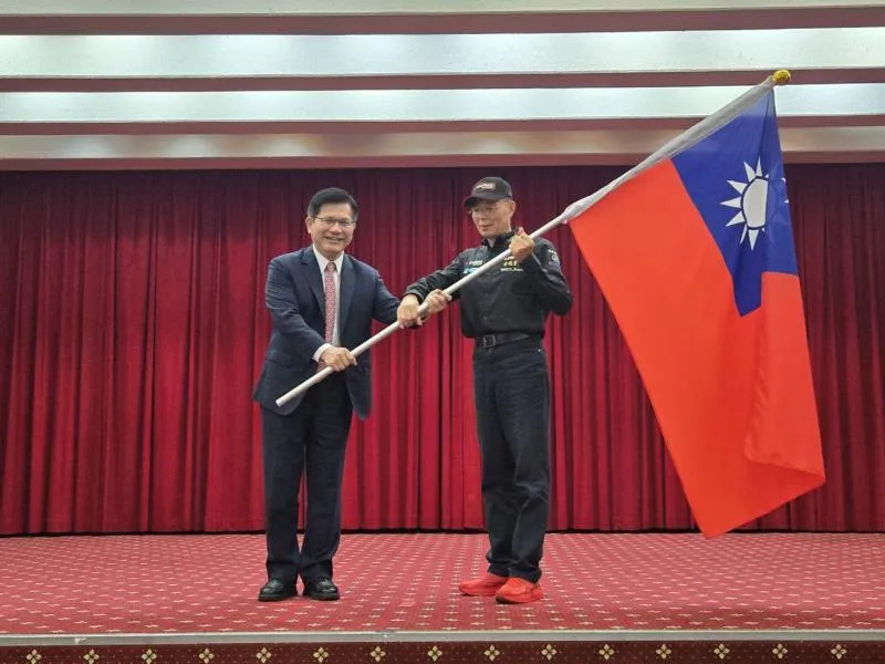 外交部林佳龍部長授旗中華安駕學會i Taiwan Rally Team 勉2025第三十屆亞洲拉力賽奪佳績。