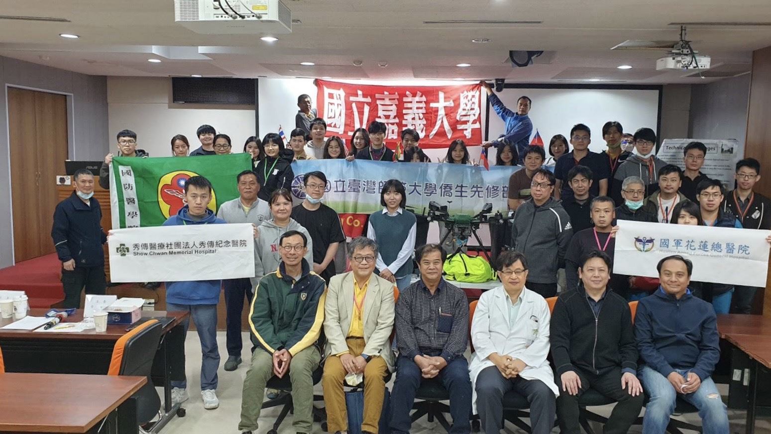 出席人員合影。