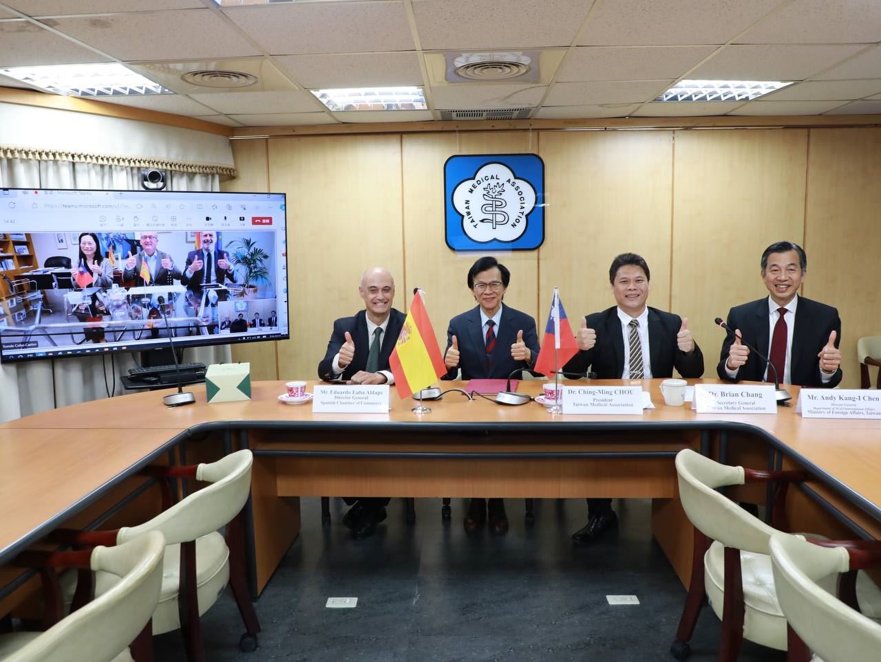 外交部NGO陳執行長剛毅(右1)出席簽署儀式