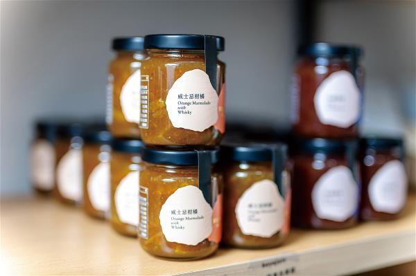 一瓶一瓶獲獎的果醬，柯亞將台灣的地景、日常凝鍊進果醬裡。