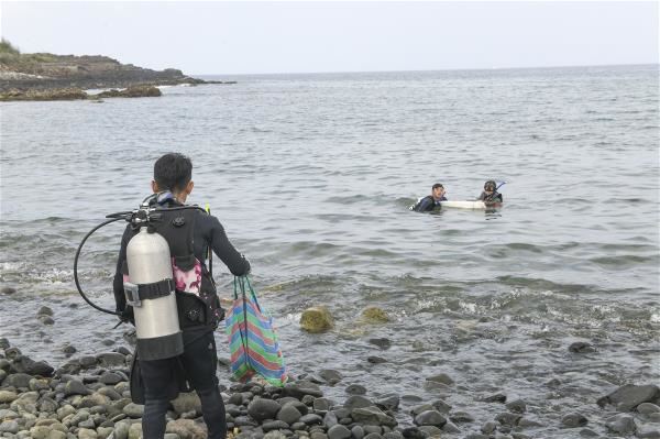 When divers take the plunge to plant corals, they also plant hope.
