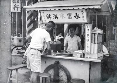 三色冰是芋頭、紅豆與香草口味。（永富冰淇淋提供）