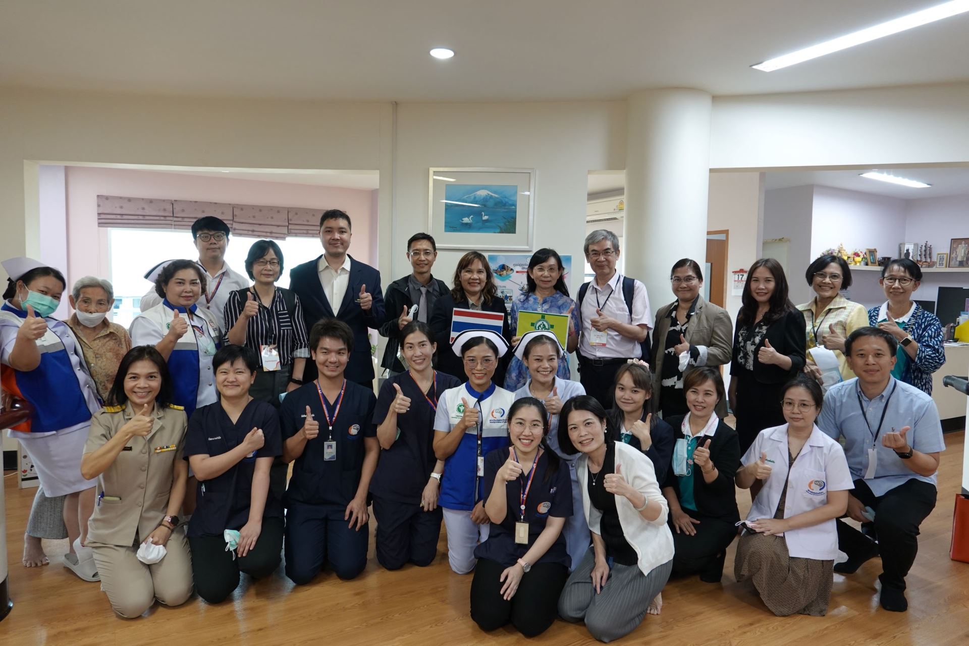參訪泰國公共衛生部老人醫學研究所暨日照中心合影