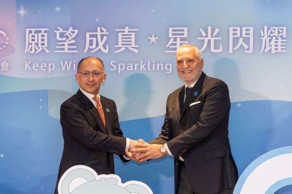 「喜願30 慈善晚會」特邀Make-A-Wish Foundation International 喜願基金會國際總會執行長 Luciano Manzo來台參與(右),與 Make-A-Wish Taiwan 喜願協會理事長陳冠舟合影。(喜願協會提供)