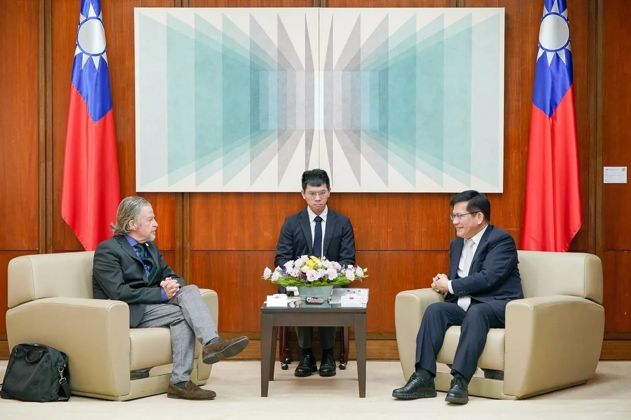 外交部長林佳龍接見「國際護理協會」執行長Howard Catton一行。