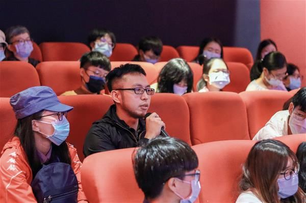 女影的題材豐富多元，影迷也不分男女。